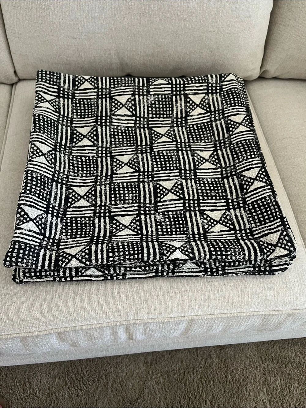 New Living Spaces Black and Cream Patterned Accent Pillow Covera